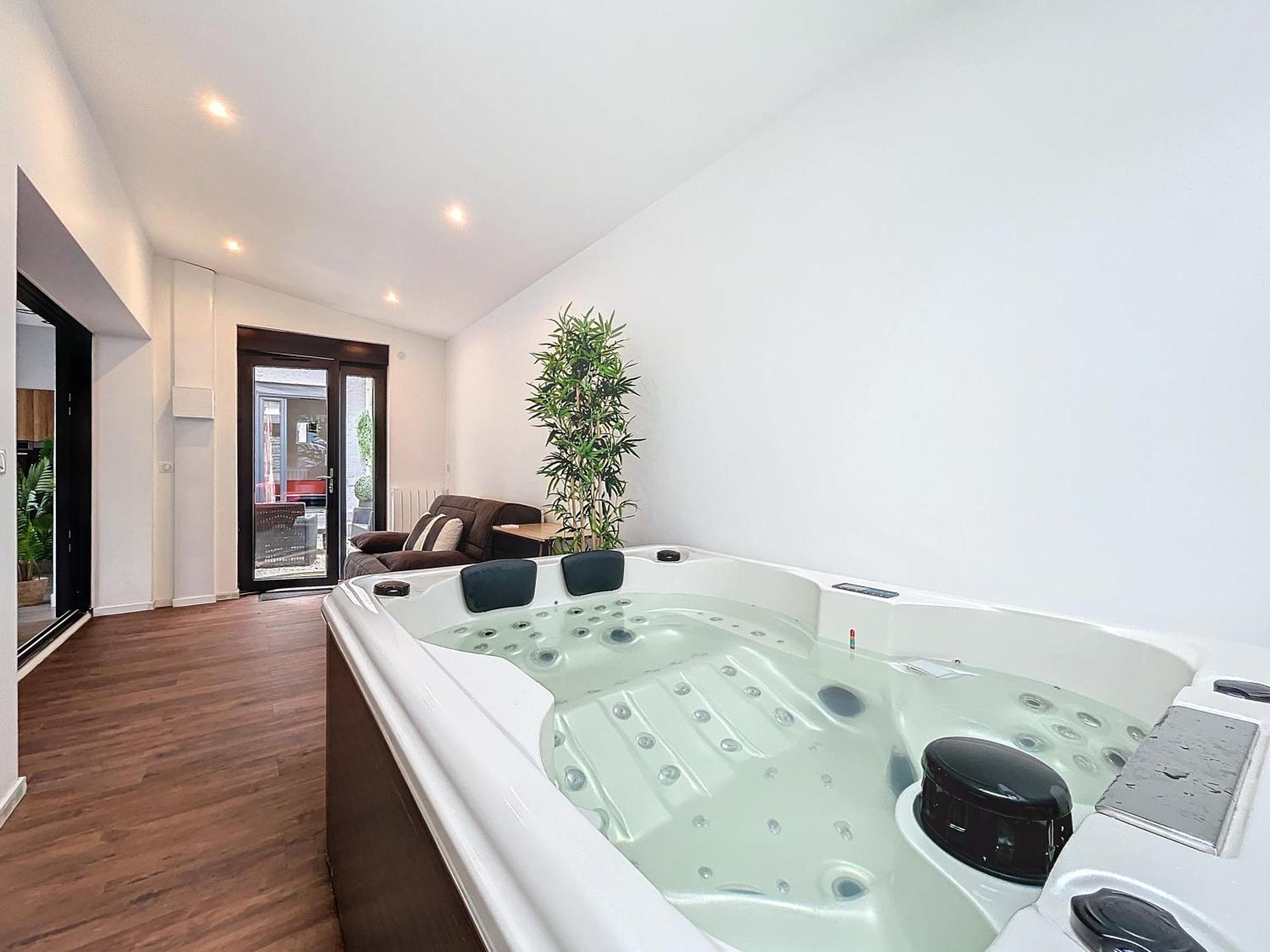 Loft Terrasse Avec Spa Proche Centre Historique Montluçon Εξωτερικό φωτογραφία